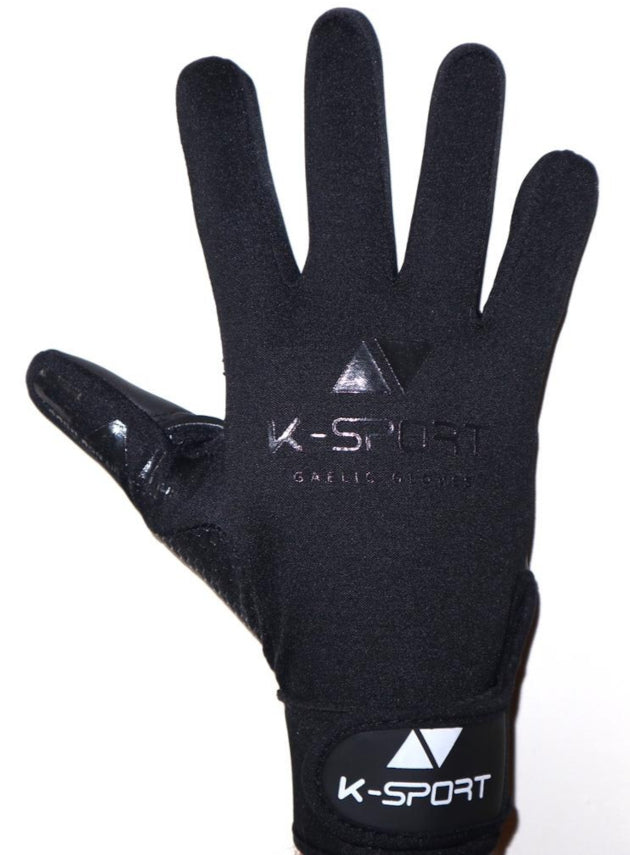 Black gaelic football gloves, all weather grip