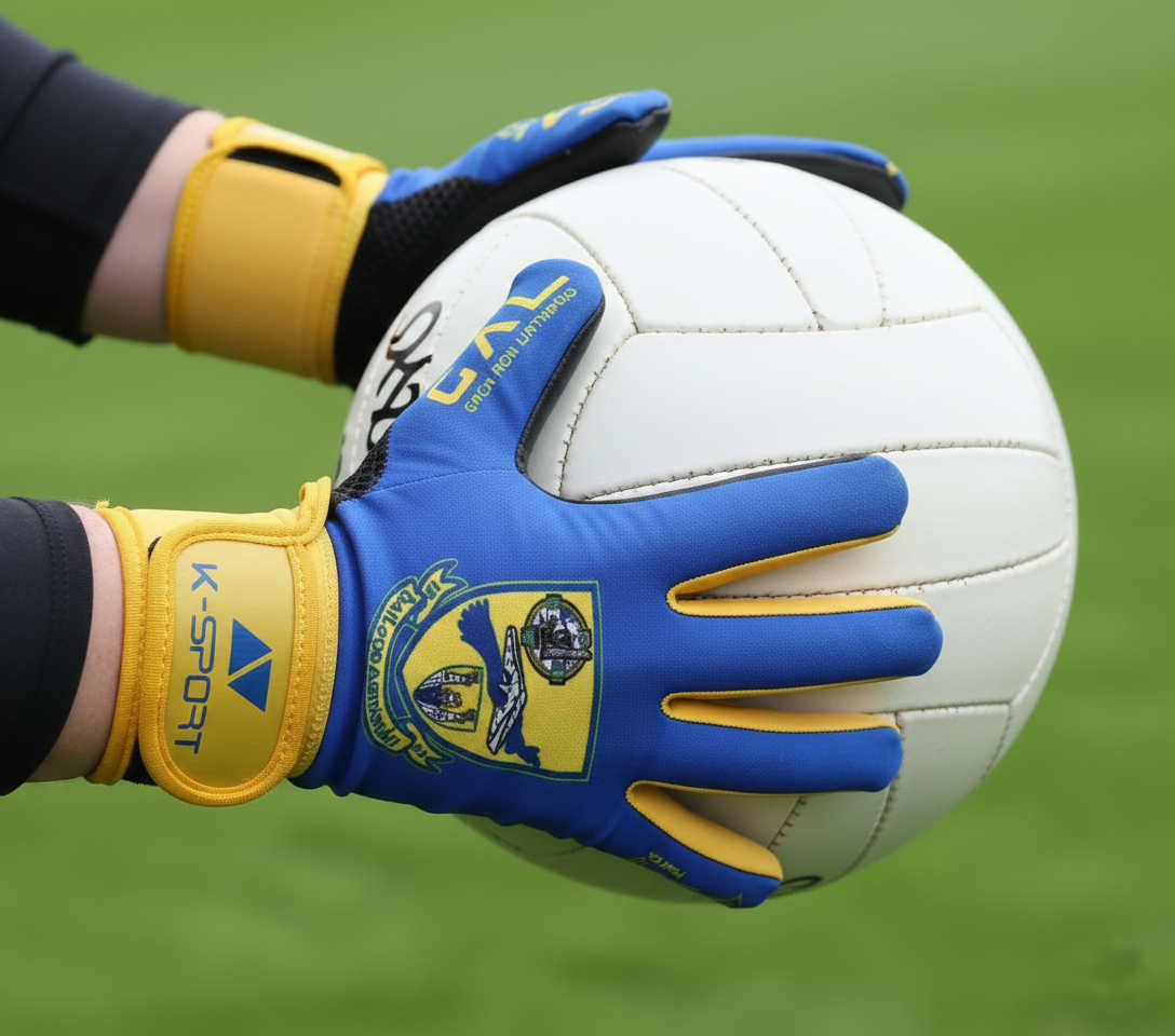 gaelic football gloves with team colours, all weather grip